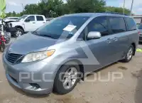 2013 Toyota SIENNA фото