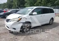 2013 Toyota SIENNA фото