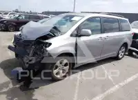 2013 Toyota SIENNA фото