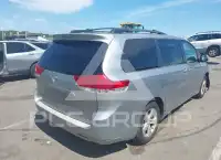 2013 Toyota SIENNA фото
