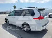 2013 Toyota SIENNA фото