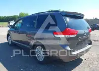 2013 Toyota SIENNA photo