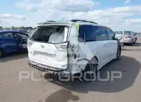2013 Toyota SIENNA photo