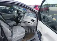 2013 Toyota SIENNA фото