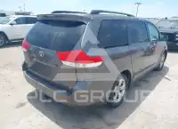 2013 Toyota SIENNA photo