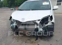 2013 Toyota SIENNA фото