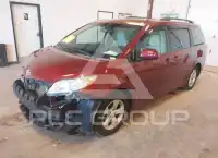 2013 Toyota SIENNA photo