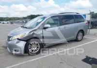 2013 Toyota SIENNA фото