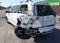 2013 Toyota SIENNA фото