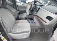 2013 Toyota SIENNA photo