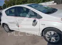 2013 Toyota PRIUS photo