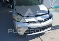 2013 Toyota PRIUS фото