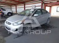 2013 Hyundai Accent photo