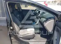 2013 Hyundai Elantra photo