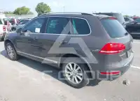 2013 Volkswagen Touareg photo