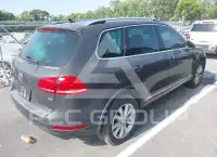 2013 Volkswagen Touareg photo