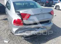 2013 Volkswagen Passat photo