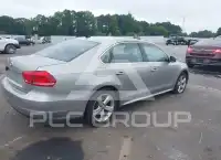 2013 Volkswagen Passat photo