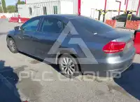 2013 Volkswagen Passat photo