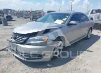 2013 Volkswagen Passat photo