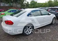 2013 Volkswagen Passat photo
