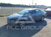 2013 Volkswagen Passat photo