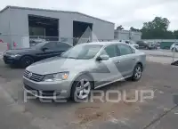 2013 Volkswagen Passat photo