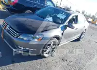2013 Volkswagen Passat photo