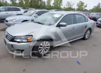 2013 Volkswagen Passat photo