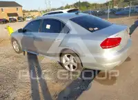 2013 Volkswagen Passat photo