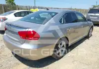 2013 Volkswagen Passat photo