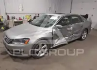 2013 Volkswagen Passat photo