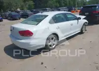 2013 Volkswagen Passat photo