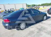 2013 Volkswagen Passat photo
