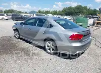 2013 Volkswagen Passat photo