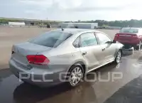 2013 Volkswagen Passat photo