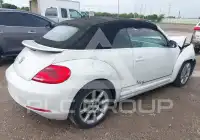 2013 Volkswagen BEETLE photo
