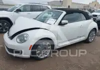 2013 Volkswagen BEETLE photo