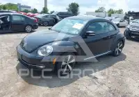 2013 Volkswagen BEETLE photo