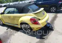 2013 Volkswagen BEETLE photo