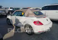 2013 Volkswagen BEETLE photo