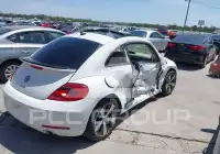 2013 Volkswagen BEETLE фото