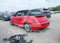 2013 Volkswagen BEETLE photo