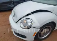 2013 Volkswagen BEETLE photo