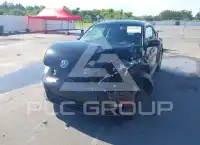 2013 Volkswagen BEETLE фото