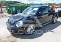 2013 Volkswagen BEETLE photo