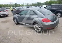 2013 Volkswagen BEETLE photo