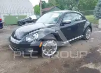 2013 Volkswagen BEETLE photo