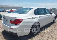 2014 BMW 750 фото