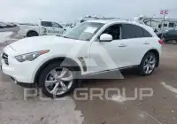 2014 Infinity QX70 photo